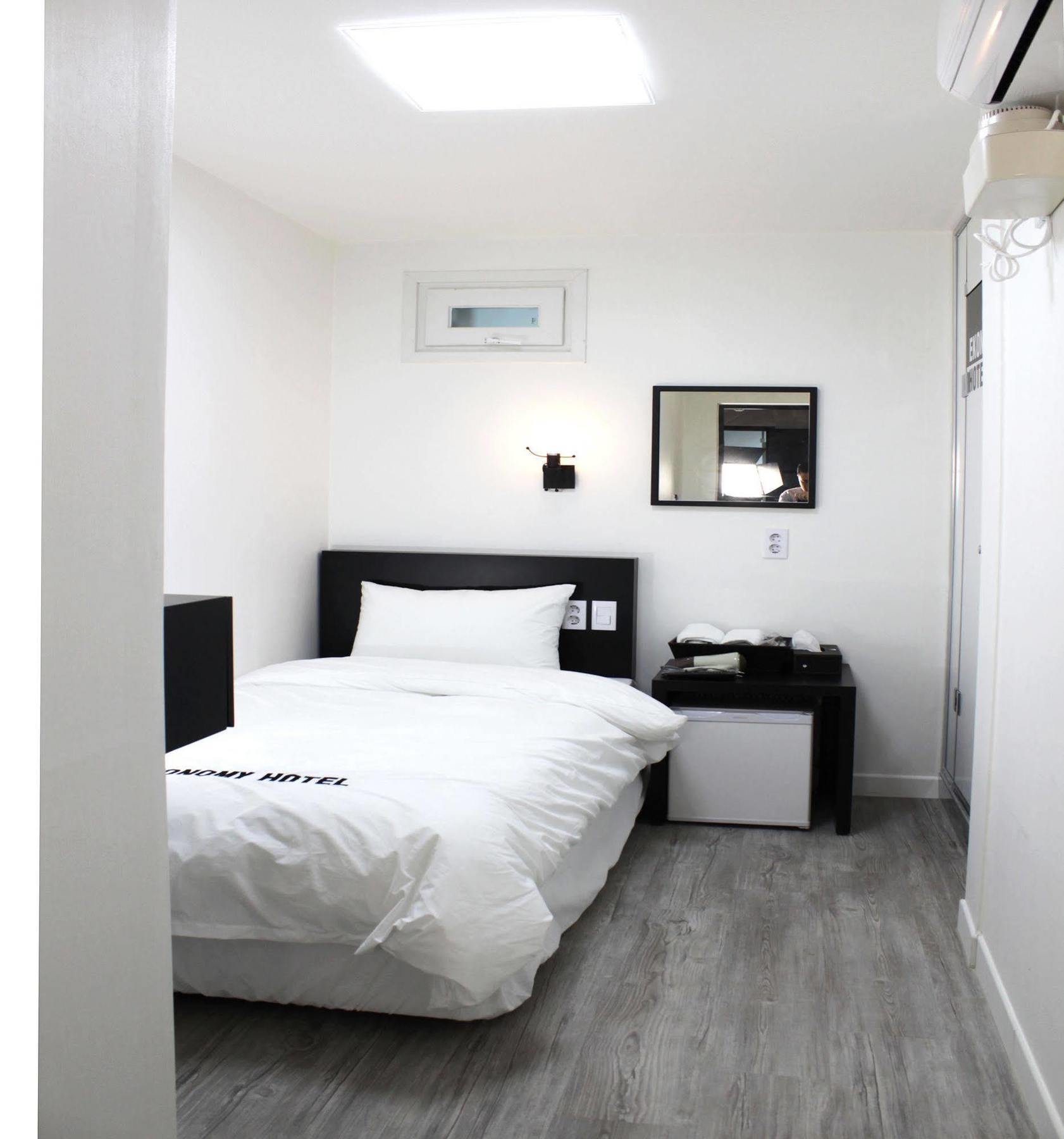 Ekonomy Hotel Dongdaemun Seoul Ngoại thất bức ảnh